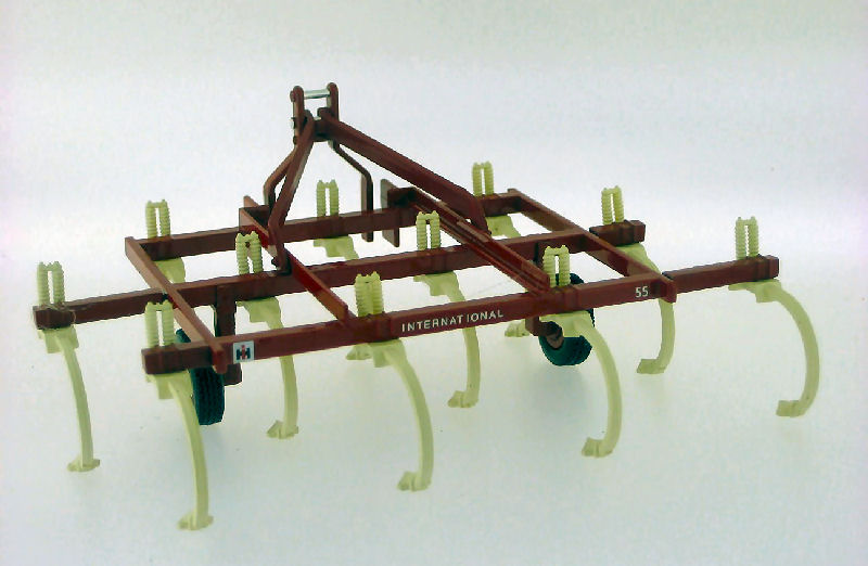 IH CHISEL 55 AVEC EXTENSION ESTIRPATORE A DENTI ELASTICI 1:32 - Replicagri - REPLI111