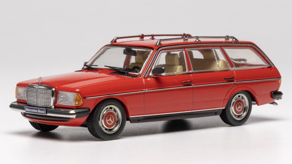 MERCEDES 200T (S123) 1979 RED 1:43 - Ixo Model - CLC694