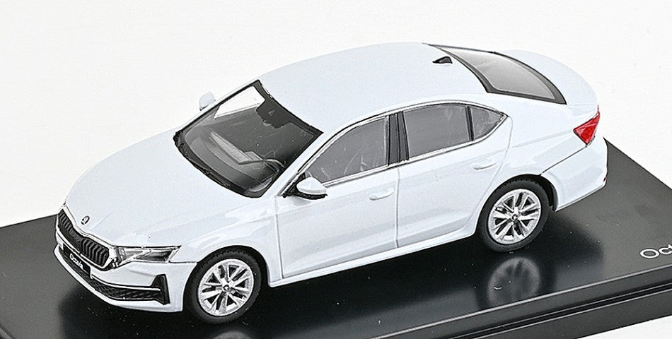 SKODA OCTAVIA IV FL 2024 MOON WHITE METALLIC 1:43 - Abrex - AB048EJ