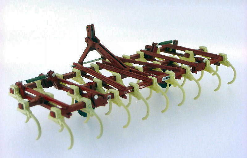 IH CULTIVATEUR 45 "VIBRA SHANK" ESTIRPATORE A DENTI ELASTICI 1:32 - Replicagri - REPLI070