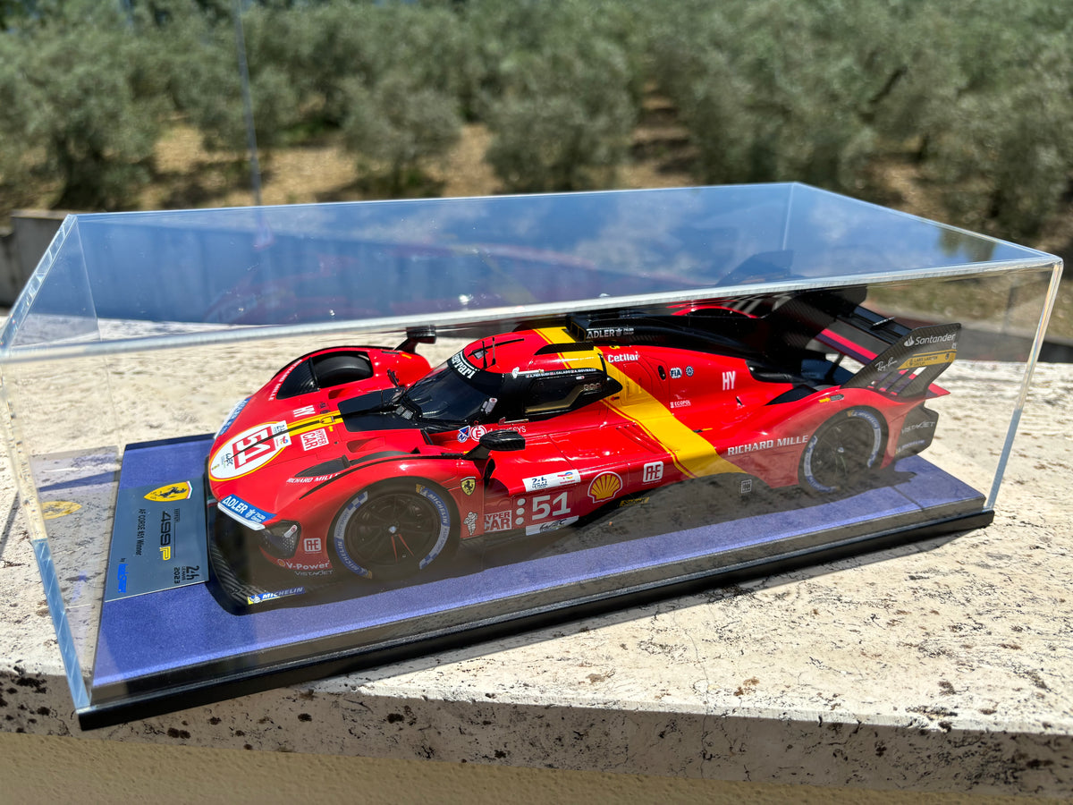 Ferrari - 499P Hypercar (2023) N*51 Winner Le Mans 1:18 - Plexi Case - Looksmart
