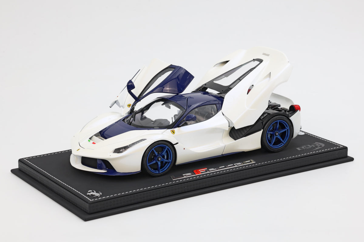 FERRARI LAFERRARI 2012 APRIBILE DIECAST - SPECIAL PACK BIANCO BIRDCAGE -CARBON BLU VETRINA INCLUSA 1:18 - BBR Models - BBR182238DIE