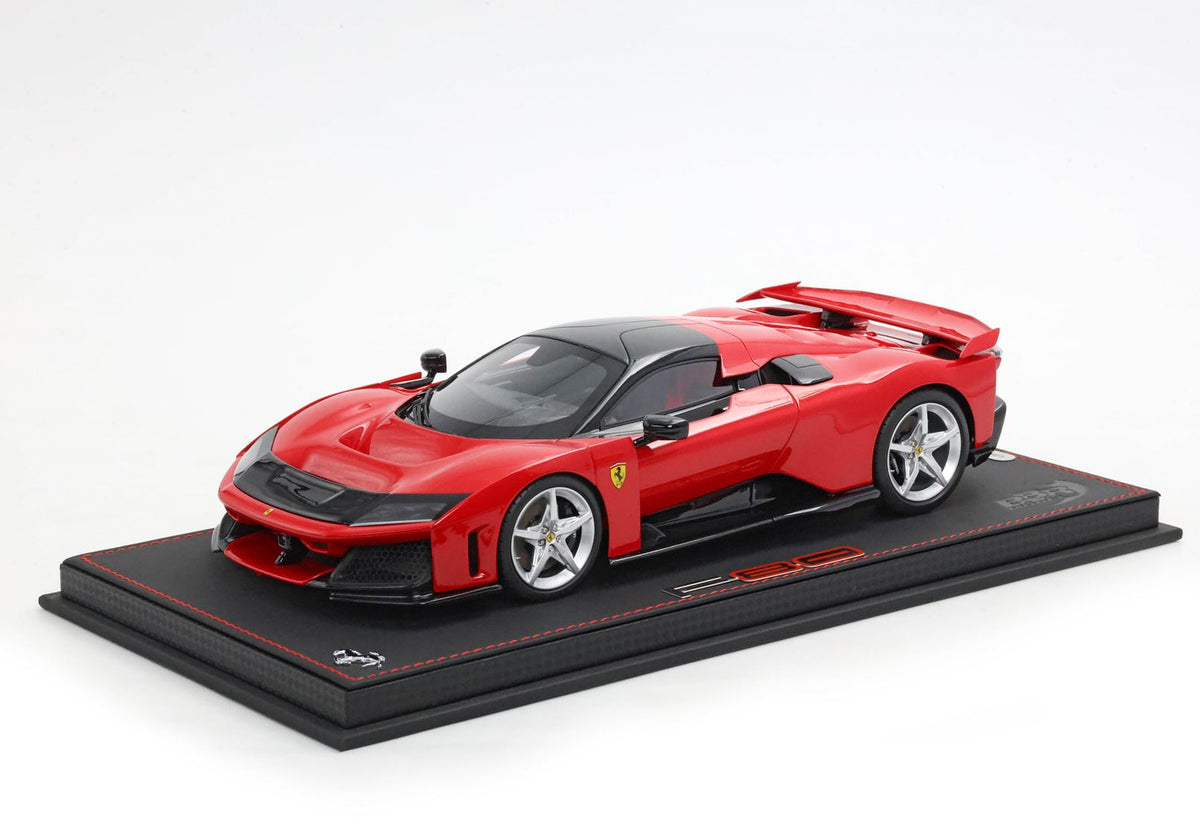 フェラーリ 1/18 Bburago レッド F80 フェラーリ しょう　1/18 F80 完成品ダイ ウィンドウボックス レッド ミニカー