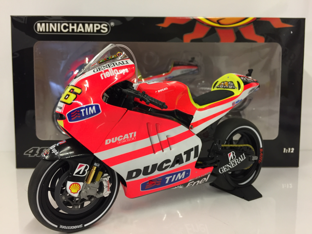 FIGURINE of VALENTINO ROSSI DUCATI TEST MOTOGP STARTING STANCE ON BIKE in  1:12 Scale by Minichamps