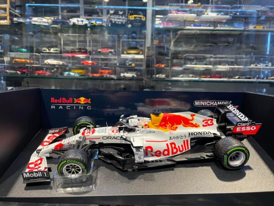 Red Bull RB16B (2021) 1:18 - Max Verstappen GP Turkish 2021 - Minicham