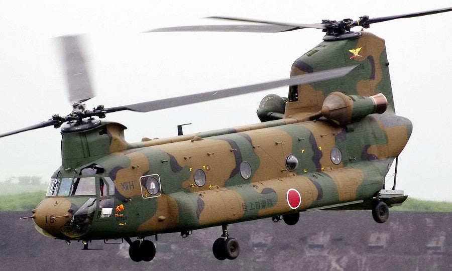 BOEING CHINOOK CH 47J JGSDF 12th BRIGADE 1:72 - Forces of Valor - FOR821004B