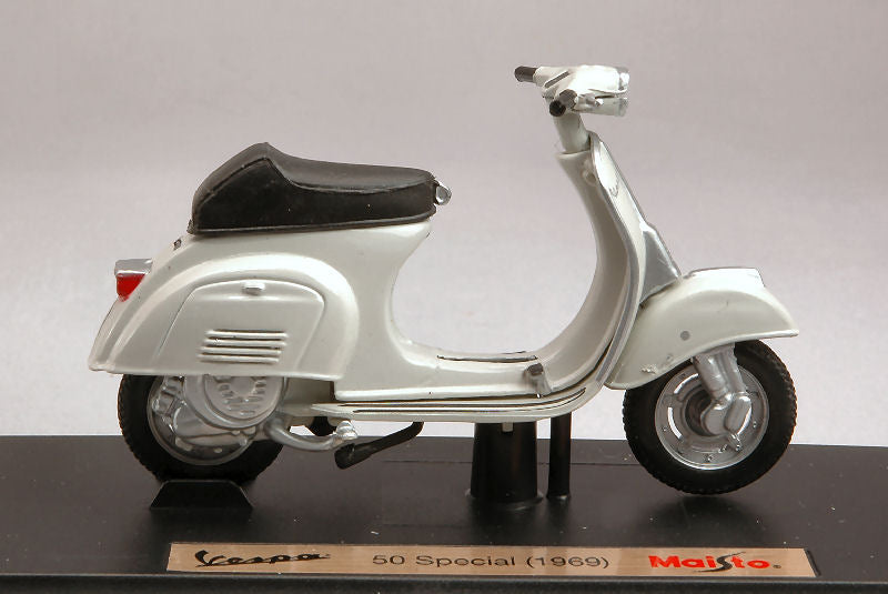 VESPA 50 SPECIAL 1969 WHITE 1:18 - Maisto - MI4277W