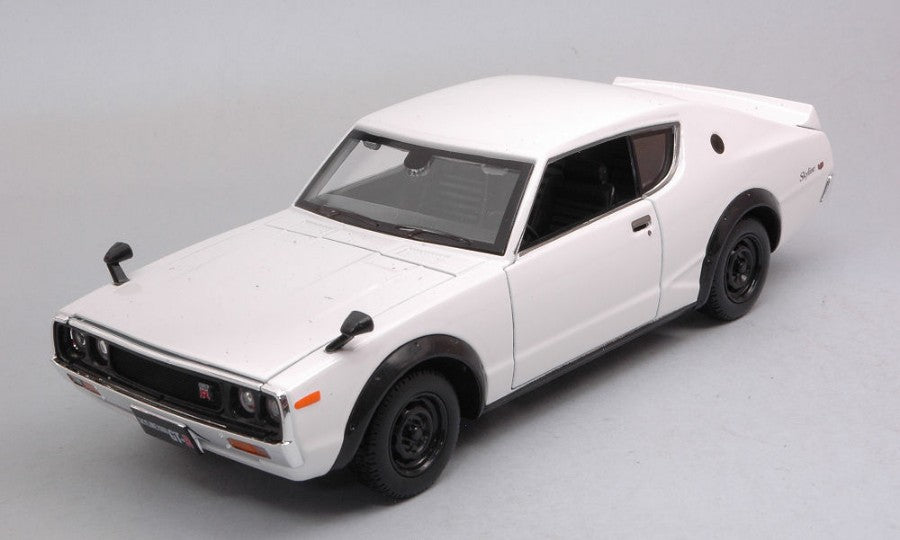 NISSAN SKYLINE 2000 GT-R 1973 WHITE 1:24 - Maisto - MI31528Z