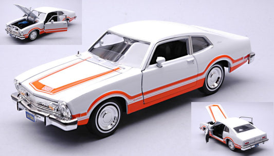 FORD MAVERICK 1974 "FORGETTEN CLASSIC SERIES" WHITE W/ORANGE STRIP.1:24 - MotorMax - MTM79043W