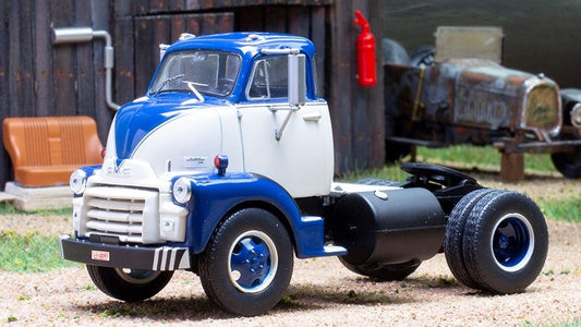GMC 950 COE 1954 WHITE/BLUE 1:43 - Ixo Model - TR150