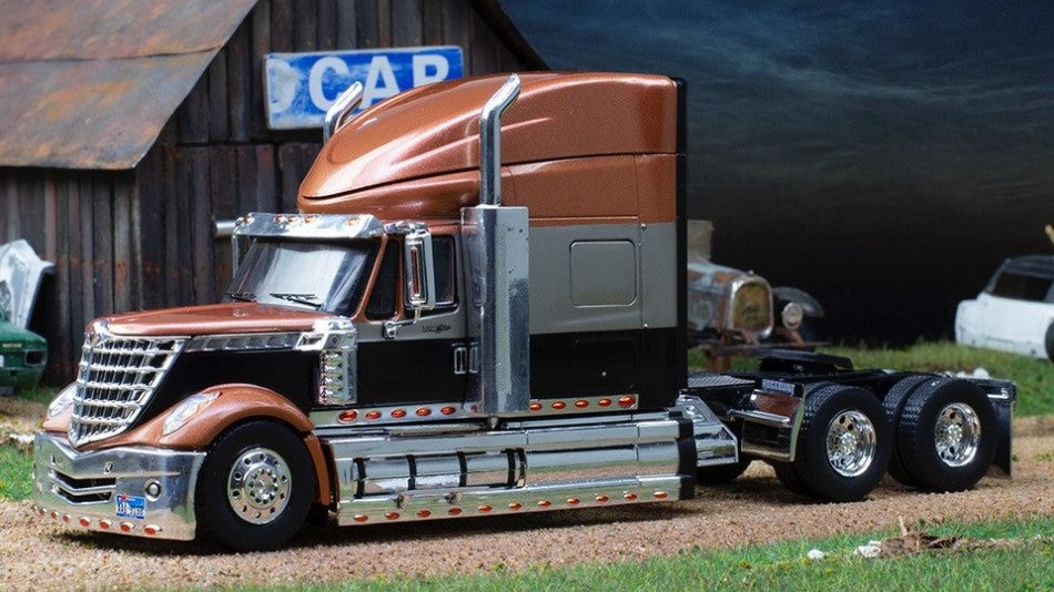 INTERNATIONAL LONESTAR 2010 MET.ORANGE/BLACK 1:43 - Ixo Model - TR152