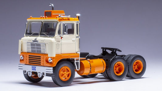 WHITE 7400 1960 BEIGE 1:43 - Ixo Model - TR188