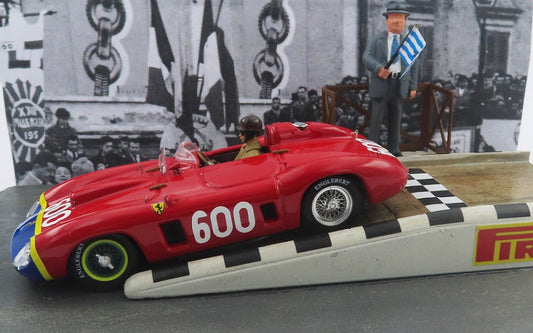 FERRARI 290 MM N.600 MILLE MIGLIA 1956 J.M.FANGIO START DIORAMA 1:43 - Art Model - AM0454D