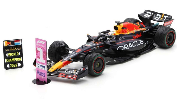 Red Bull - F1 RB18 Team Oracle Red Bull Racing n.1 (2022) 1:12 - Winner Suzuka Japan GP - Max Verstappen - With n.1 and Pit Board - Spark