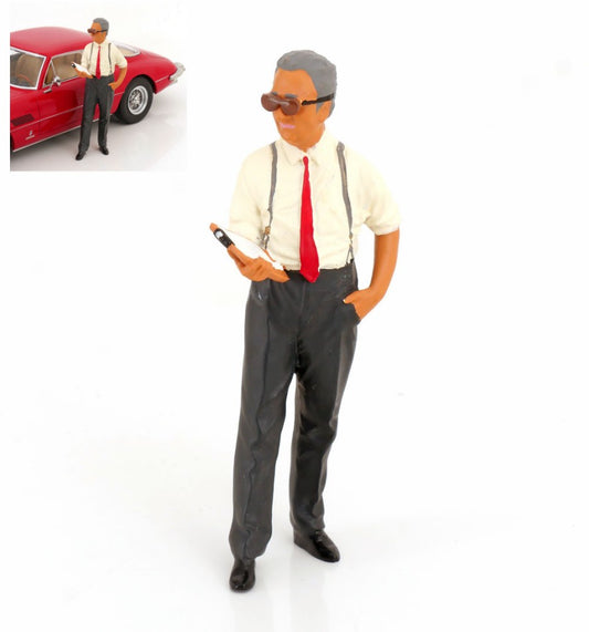 FIGURINE ENZO WITH CLIPBOARD 1:18 - KK Scale - KKFIG017