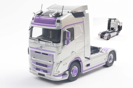 VOLVO TRUCKS FH
GLOBETROTTER XL 2023 SILVER/PURPLE1:24 - Solido - SL2400105