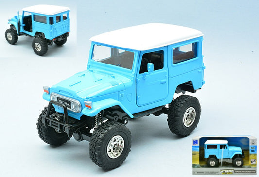 TOYOTA LAND CRUISER FJ40 LIGHT BLUE 1:24 - New Ray - NY71526