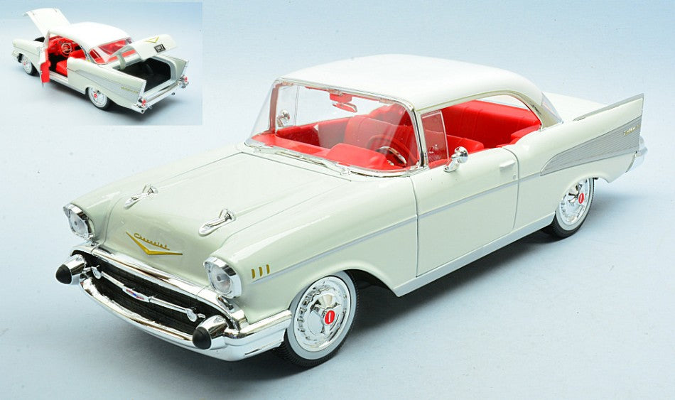 CHEVROLET BEL AIR COUPE' 1957 WHITE 1:18 - Maisto - MI31477W