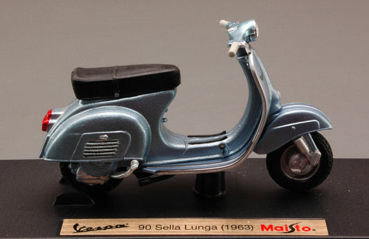 VESPA 90 SELLA LUNGA 1963 LIGHT BLUE METALLIC 1:18 - Maisto - MI4338B