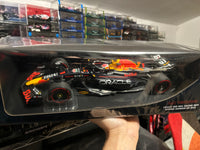 ريد بول - F1 RB19 n°1 (2023) 1:18 - جائزة البحرين الكبرى - ماكس فيرستابين - ميني تشامبس