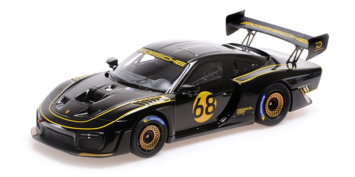 PORSCHE 935/19 BLACK WITH GOLD STRIPES 2020 - 1/18 - Minichamps