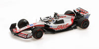 HAAS - VF-22 n°20 (2022) 1:43 - Kevin Magnussen - Pole Position Brazilian GP - Minichamps