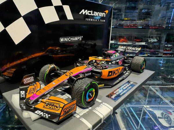 McLaren - MCL36 n.3 - 1:18 (2022) - Singapore GP - Daniel Ricciardo - Minichamps