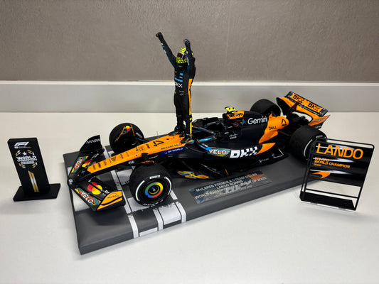 McLAREN MCL39 LANDO NORRIS WORLD CHAMPION ABU DHABI GP 2025 WITH STANDING FIGURINE PITBOARD & POSITION BOARD - 1/18 - Minichamps