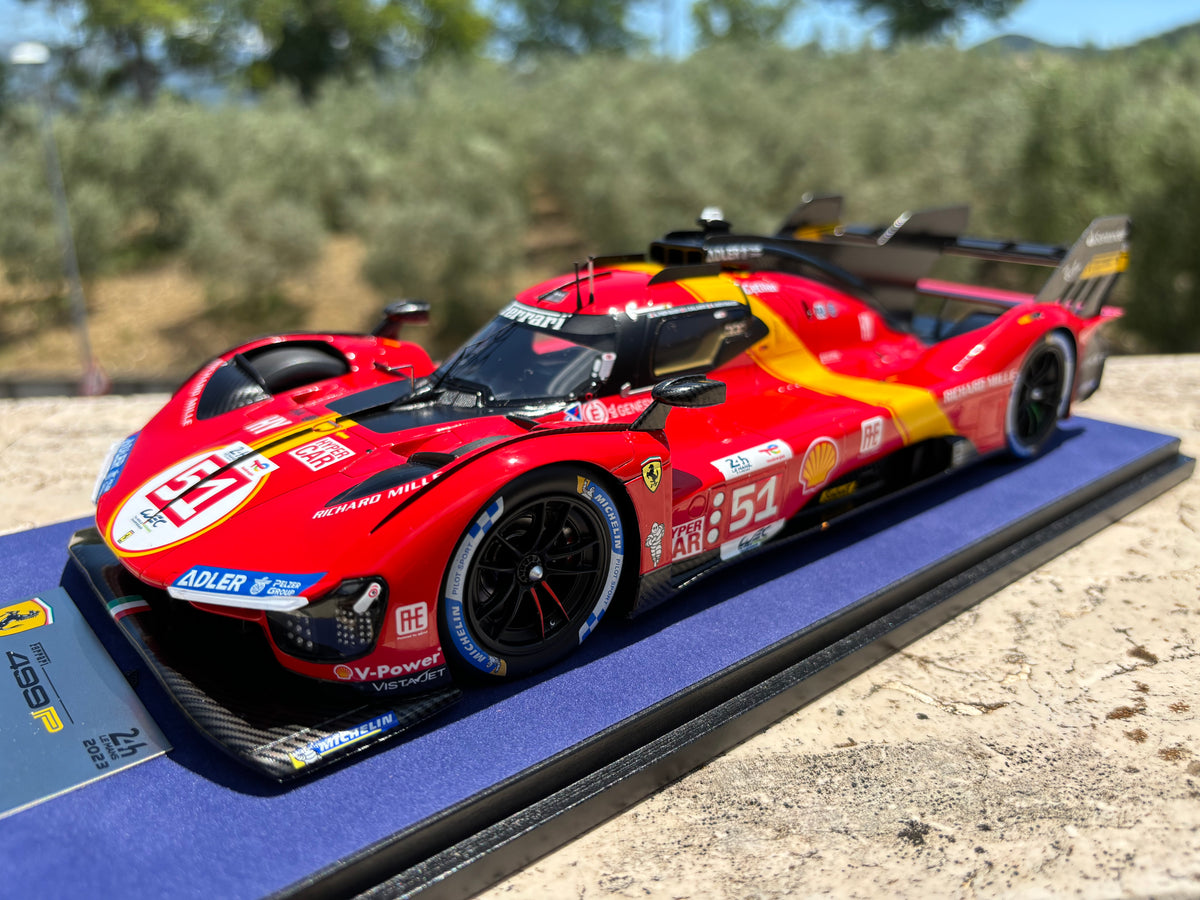 Ferrari - 499P Hypercar (2023) N*51 Winner Le Mans 1:18 - Plexi Case - Looksmart