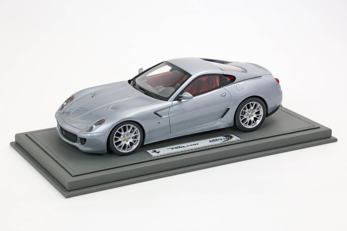 FERRARI 599 GTB FIORANO 2006 CAMBIO AUTOMATICO - MADE IN ITALY GRIGIO TITANIO INTERNI BORDEAUX 1:18 - BBR Models - BBR1871C1