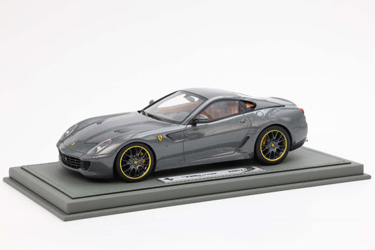 FERRARI 599 GTB FIORANO 2006 CAMBIO AUTOMATICO - MADE IN ITALY GRIGIO SILVERSTONE INTERNI COLOR CUOIO 1:18 - BBR Models - BBR1871C