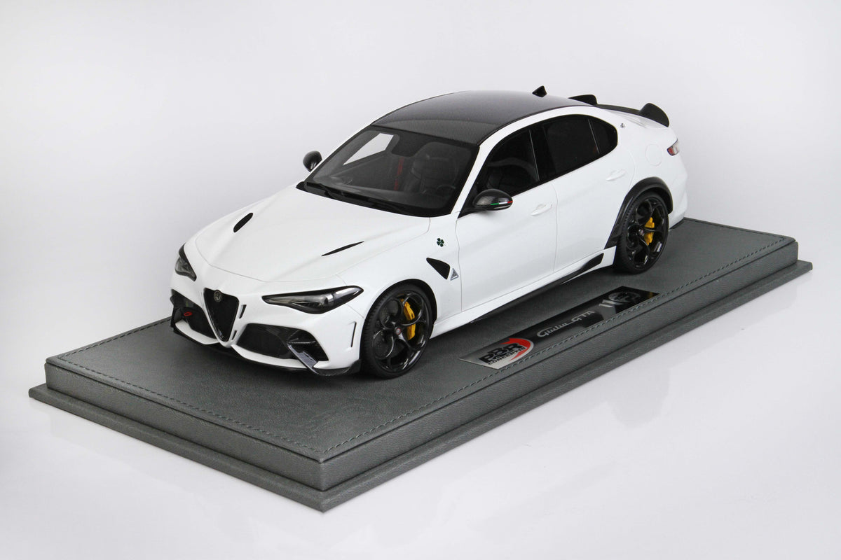 ALFA ROMEO GIULIA GTA BIANCO TROFEO YELLOW BRAKES BLACK SEAT BELTS 1:18 - BBR Models - BBRC1851B1-21