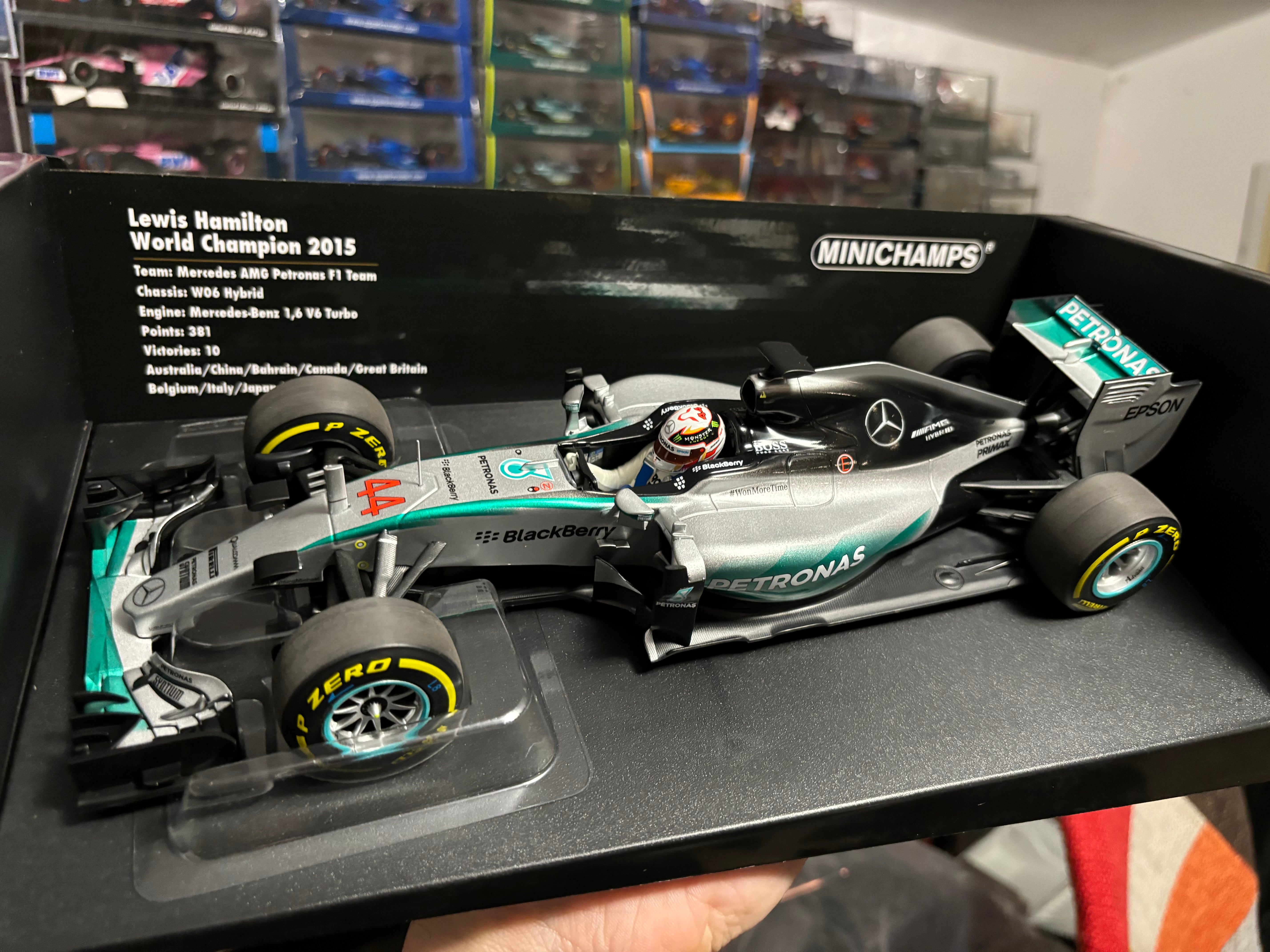 ミニチャンプス 1/18 メルセデスAMG W12ハミルトン w/100勝ボード 1/18 Minichamps 2021 Lewis Hamilton Mercedes-AMG F1 W12 #44