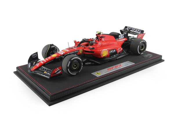 فيراري - F1 SF23 n.55 (2023) 1:18 - كارلوس ساينز - الفائز بجائزة سنغافورة الكبرى - Showcase BBR