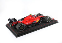 Ferrari - F1 SF23 n.55 (2023) 1:18 - Carlos Sainz - Winner Singapore GP - Showcase BBR