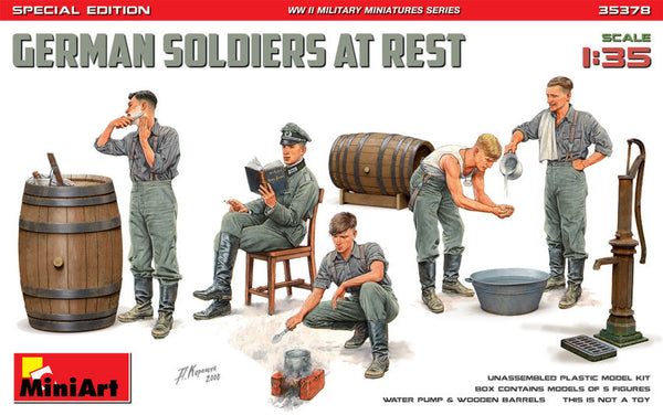 GERMAN SOLDIERS AT REST KIT 1:35