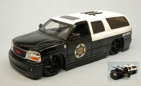 GMC 2002 YUCON DENALI STATE TROOPER 1:24