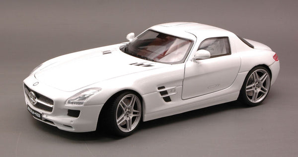 MERCEDES SLS AMG 2010 WHITE 1:18