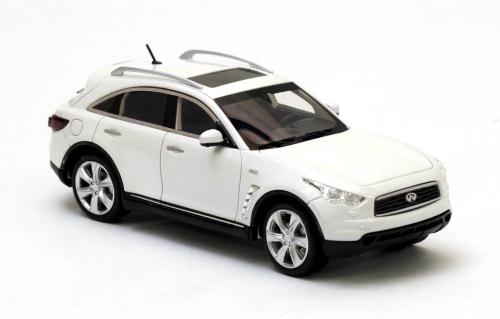 INFINITY FX50 VERSION 2 2010 PEARL 1:43