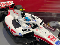 HAAS VF-22 British GP - (2022) 1:18 - ميك شوماخر - Minichamps 