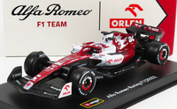 Alfa Romeo - F1 C42 n.24 (2022) 1:43 - Bahrain GP - G. Zhou - Siganture With Helmet and Showcase - Bburago