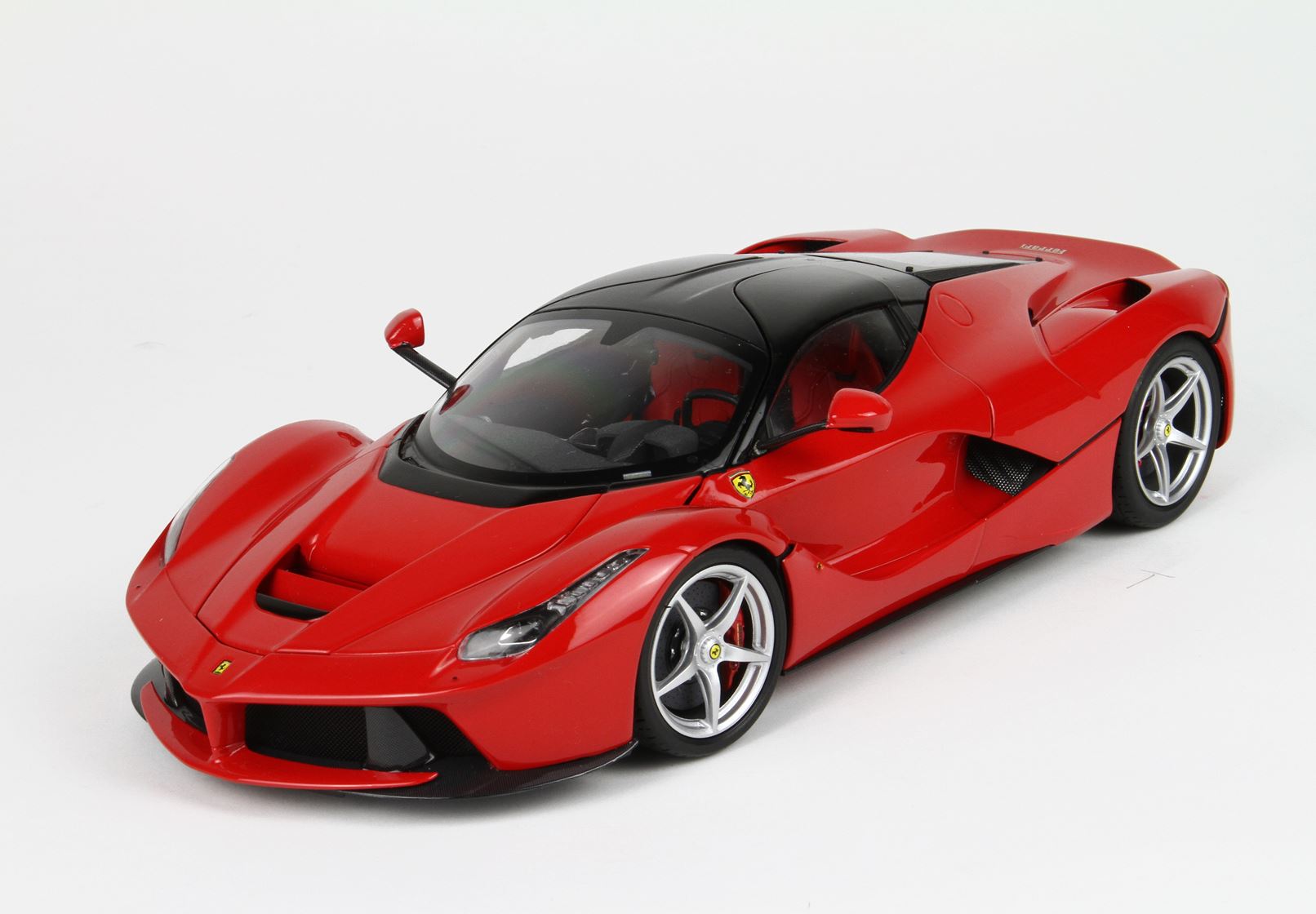 Ferrari - LaFerrari 1:18 - Rosso Corsa 322 - BBR – Triple Crown 