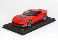 Ferrari 812 Competizione 1:18 - 2021 rosso Corsa 322 con striscia orizzontale