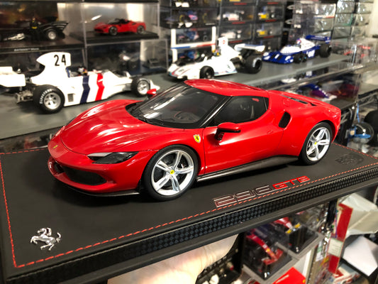DEFECT Ferrari 296 GTB 1:18 – Rosso Corsa 322 - BBR