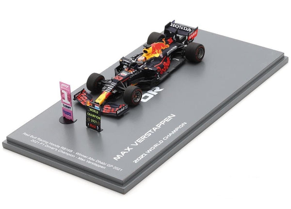 Red Bull RB16B (2021) 1:43 - Max Verstappen Winner Abu Dabhi GP WORLD CHAMPION w/ PIT BOARDS 2021 - Spark