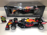 Red Bull RB16B (2021) 1:18 - ماكس فيرستابين الفائز بسباق الجائزة الكبرى أبو ظبي بطل العالم مع لوحات الحفرة 2021 - Minichamps 