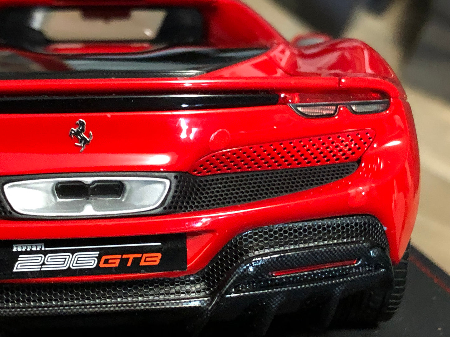 DEFECT Ferrari 296 GTB 1:18 – Rosso Corsa 322 - BBR