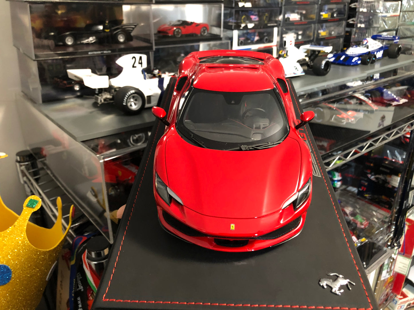 DEFECT Ferrari 296 GTB 1:18 – Rosso Corsa 322 - BBR